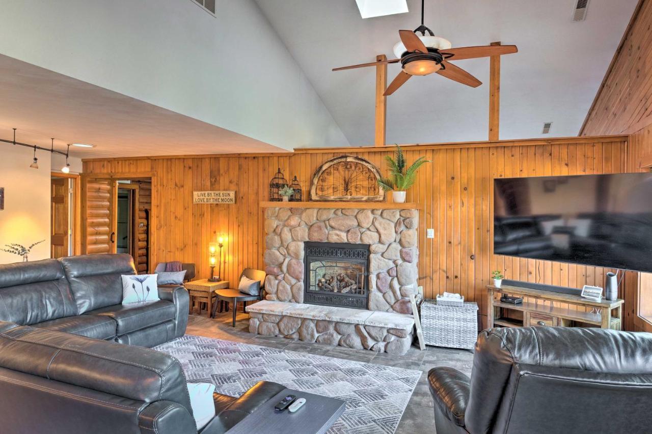Rock River Retreat With Dock And Seasonal Pool! Edgerton Exterior photo